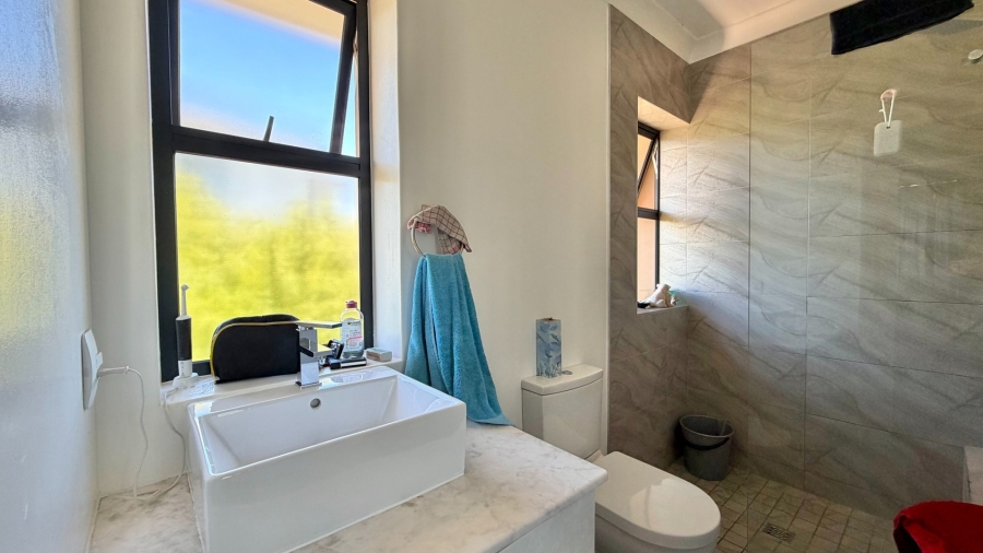 4 Bedroom Property for Sale in La Montagne Western Cape